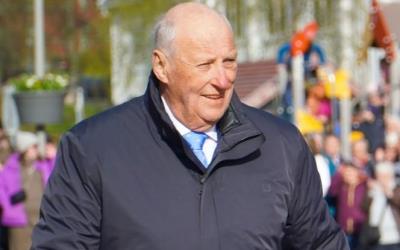 Lenke til artikkel:    Kondolansehilsen til kongefamilien.